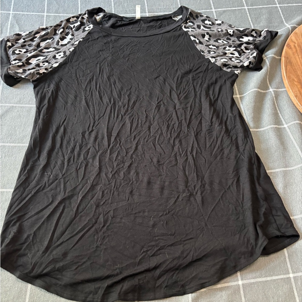 Love Your Melon Black and leopard Short Sleeve Tee